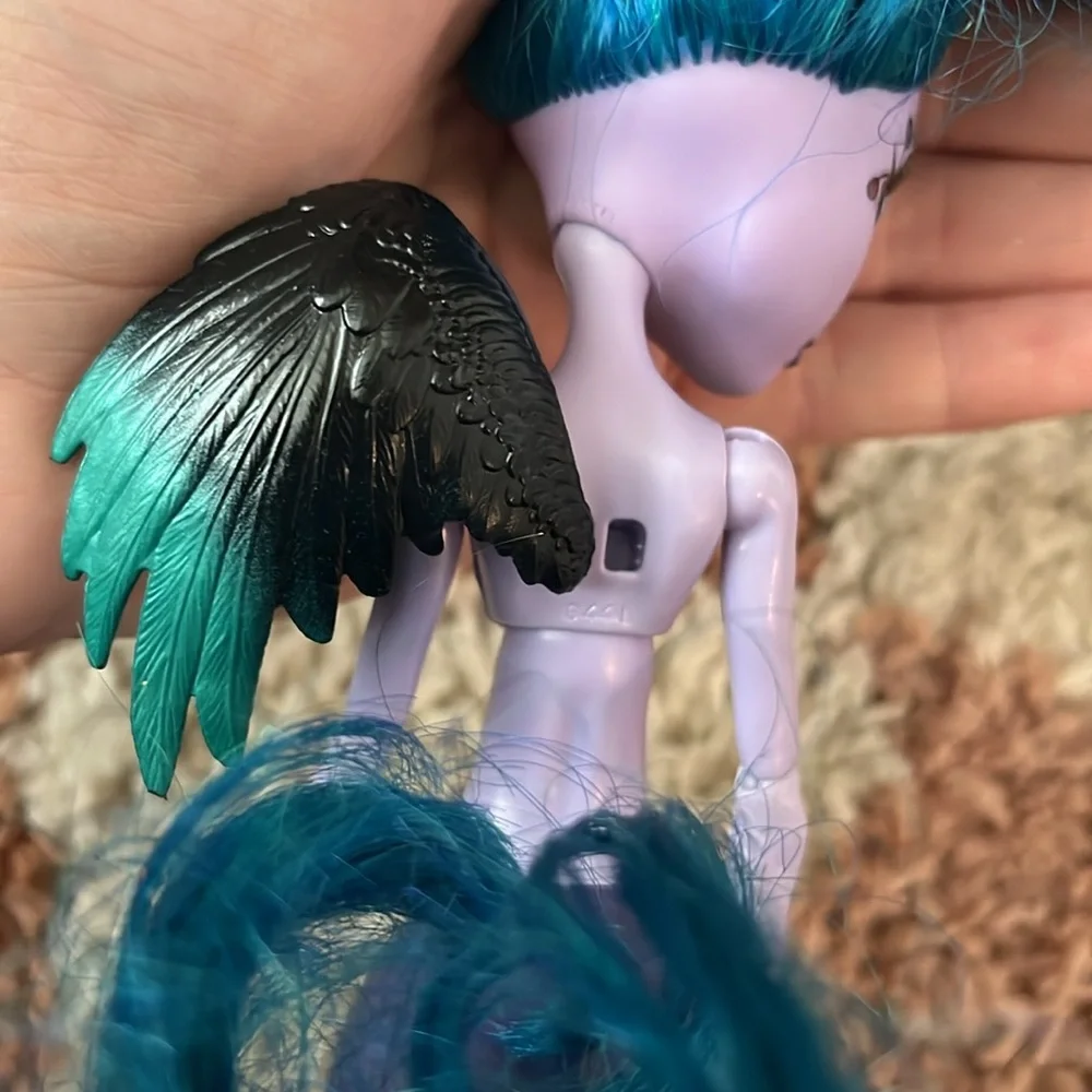 2013 monster high freaky fusions Avea Trotter Missing parts